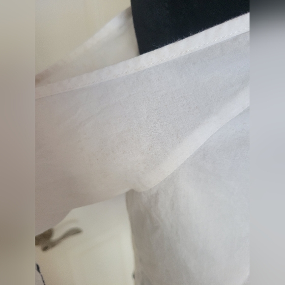 VENUS Cold Shoulder Top - Picture 6 of 7